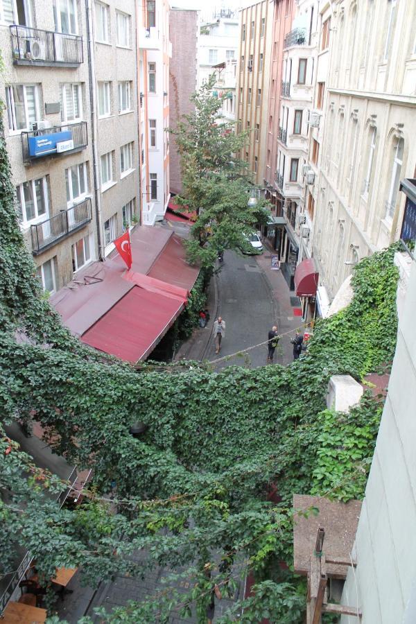 Beyoglu Asmalimescit'te Mobilyali Balkonlu Daire Daire